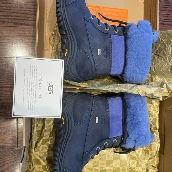 UGG Women's Fur-Lined Winter Boots Adirondack III Navy blue size 8 new with box - Picture 2 of 11